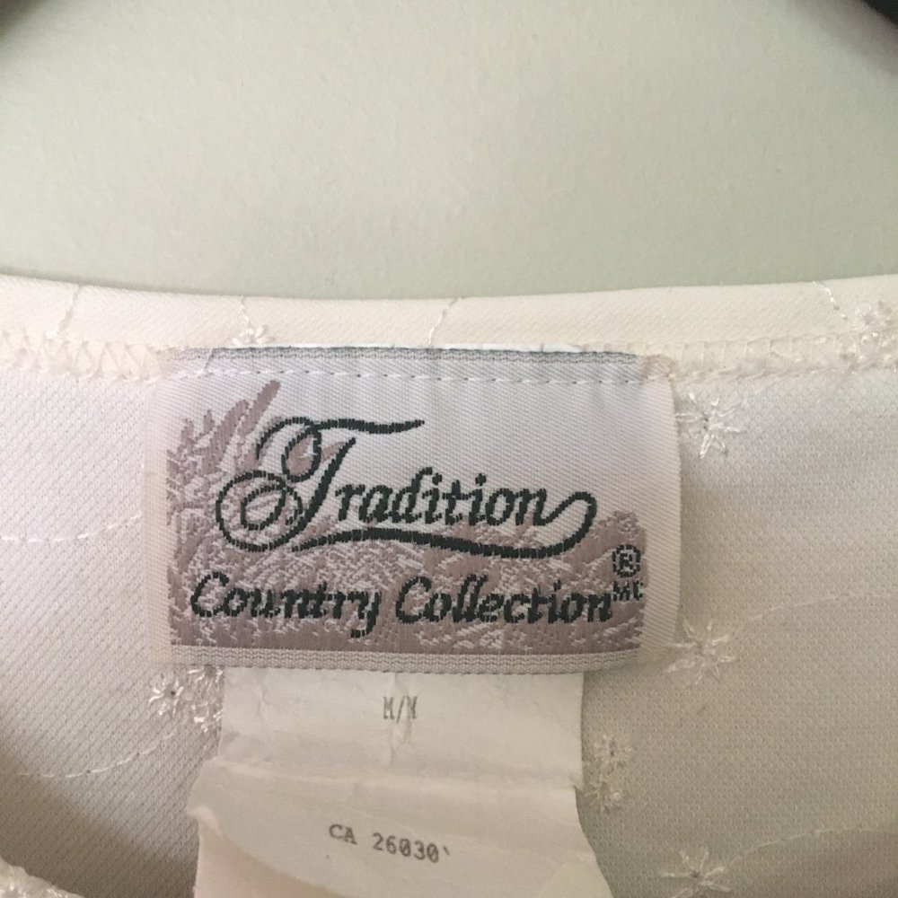 Eyelet T-shirt in a buttery cream color - Picture 3 of 3